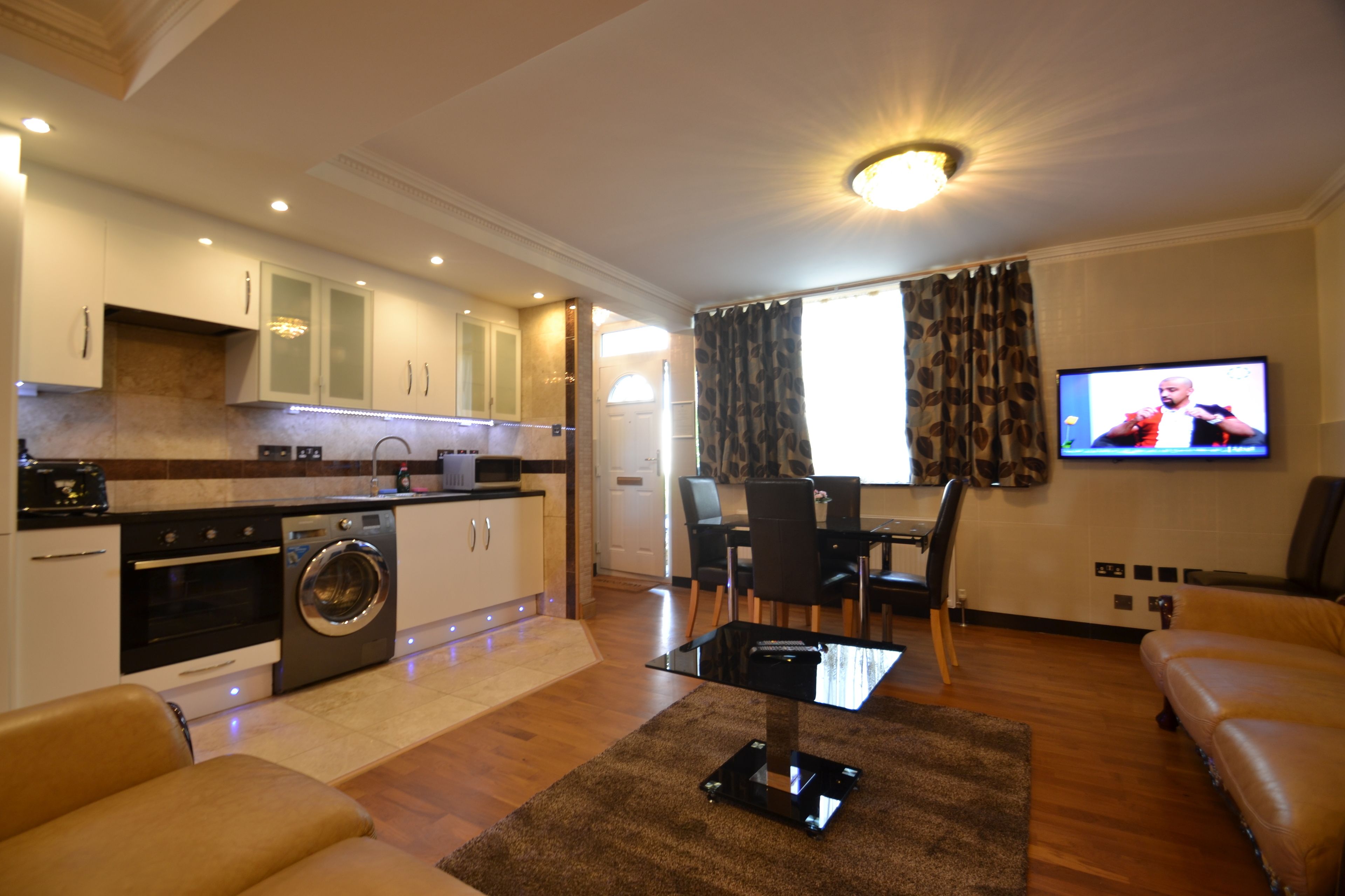 Hyde Park Suites – Standard Studio (2 Adults) photo 7