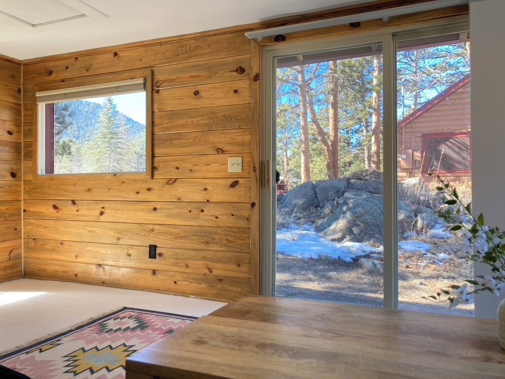 Fresh Remodeled Cabin, perfect location near RMNP downtown Estes Park Colorado
