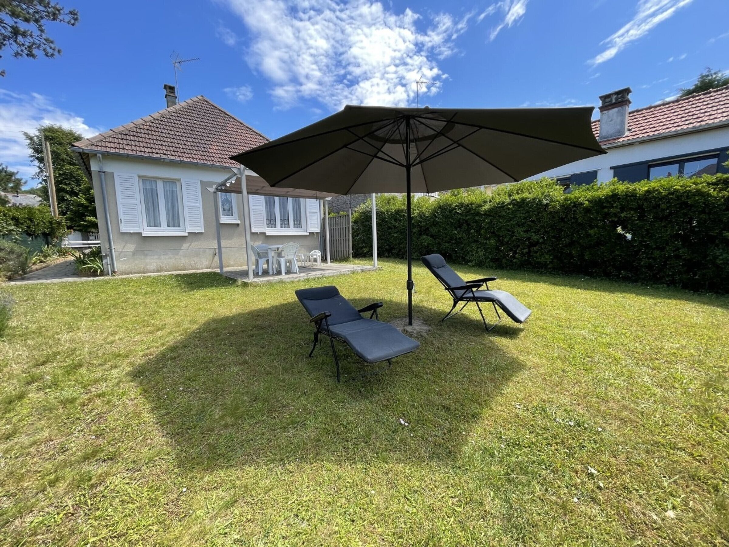 Maison plain-pied à 150m de la plage avec jardin clos et terrasse – Jullouville