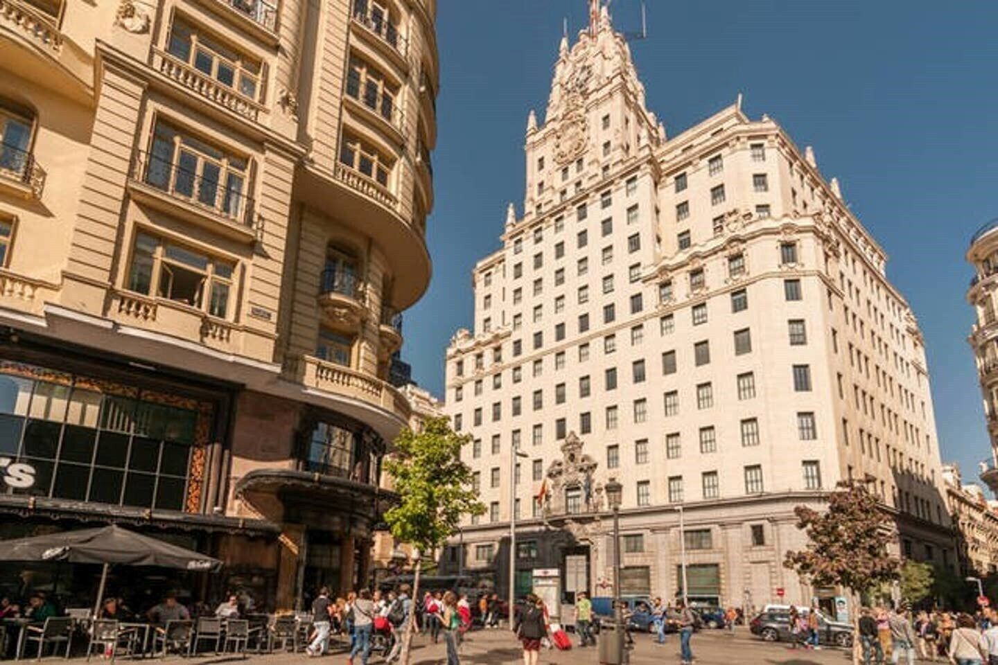 Lux Penthouse gran vía – Twin Room with Bathroom