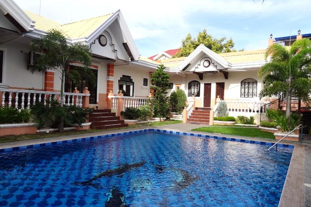 The Executive Villa Inn & Suites