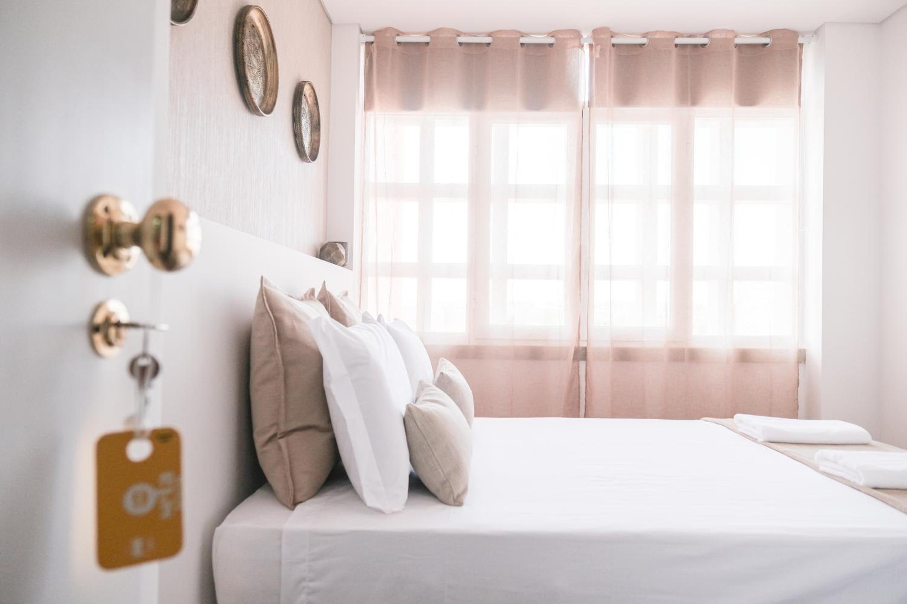 4U Lisbon Suites Guesthouse VII Airport – Deluxe Double Room with Balcony photo 4