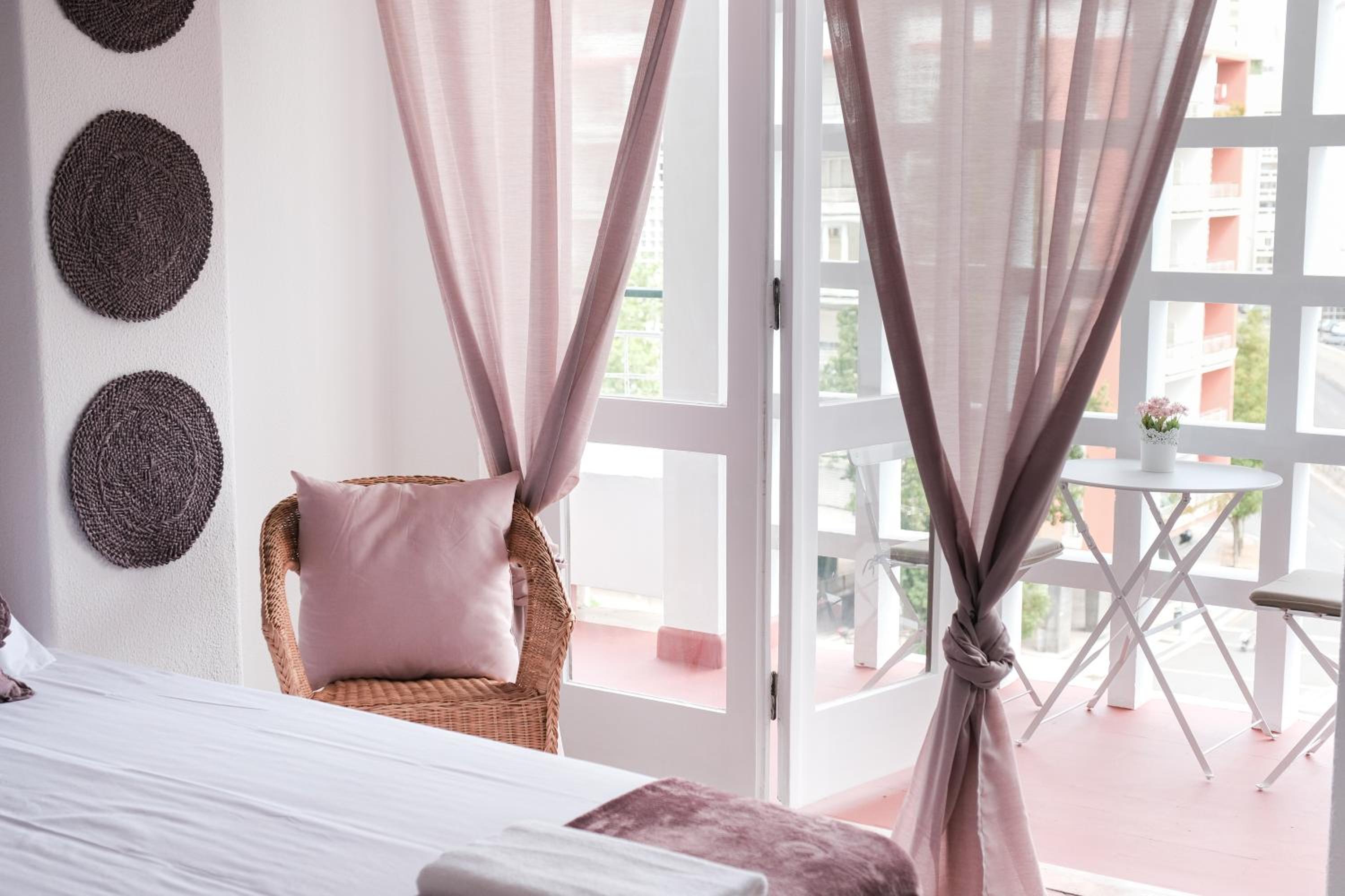 4U Lisbon Suites Guesthouse VII Airport – Deluxe Double Room with Balcony photo 5