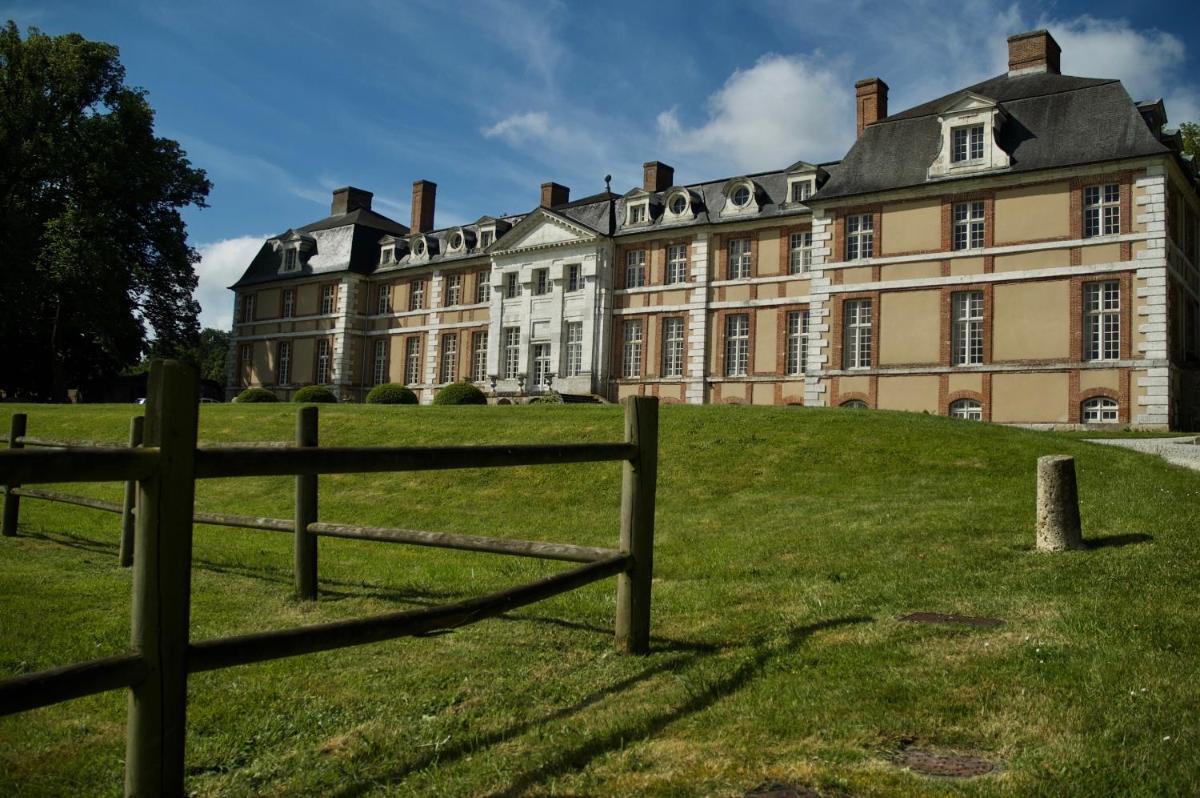 Château d&rsquo;Argeronne « Le Pommier Doux » – Deluxe Double Room with Castle View