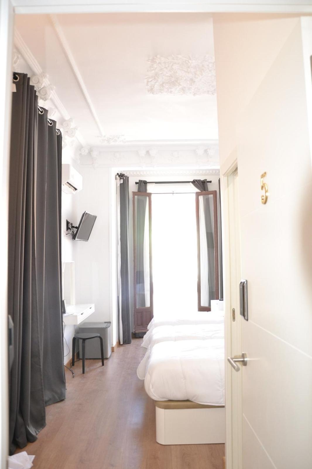 Lux Penthouse gran vía – Twin Room with Bathroom photo 8