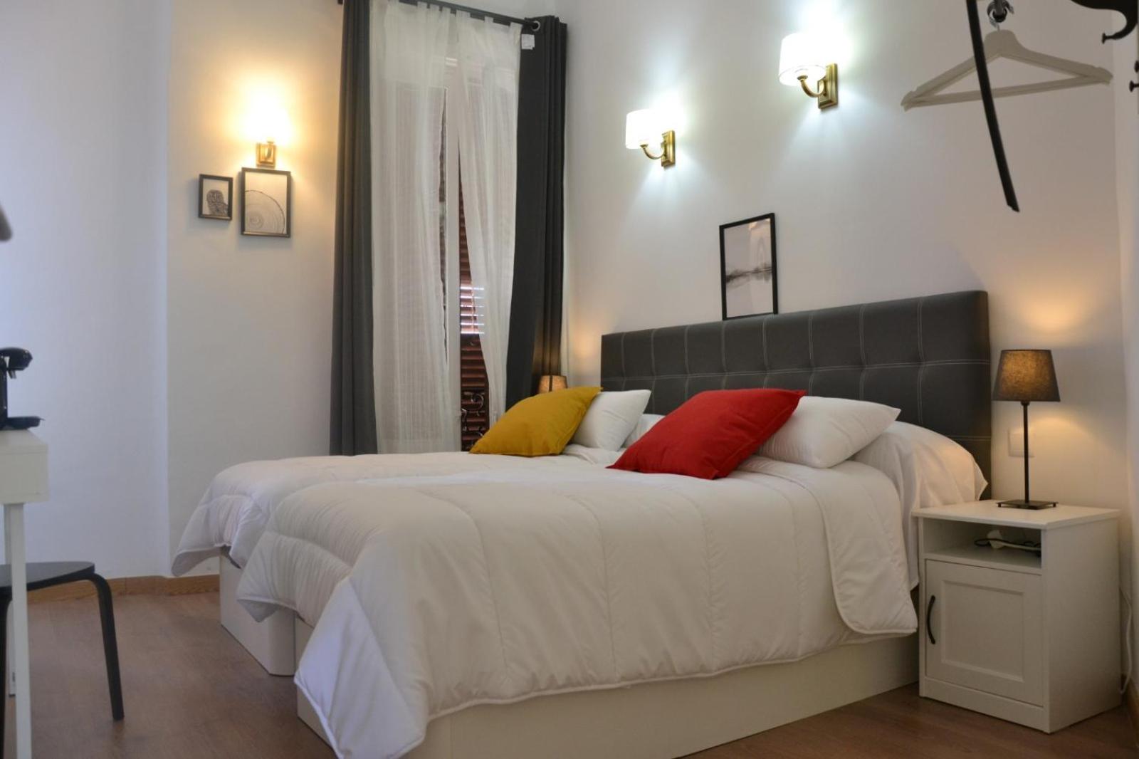 Lux Penthouse gran vía – Twin Room with Bathroom