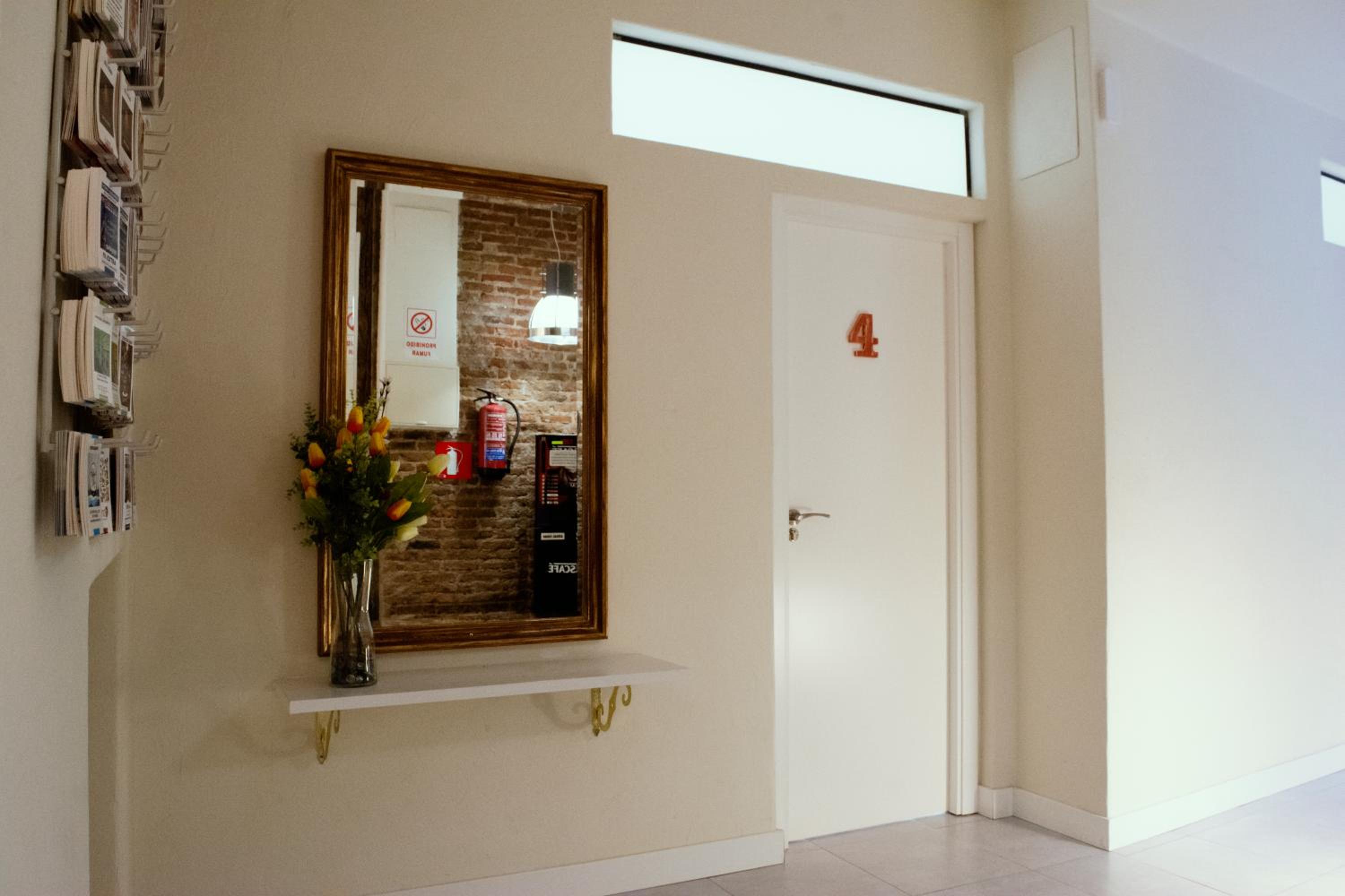 Casa Lemus – Standard Double or Twin Room with Balcony and Shared Exterior Bathroom photo 3