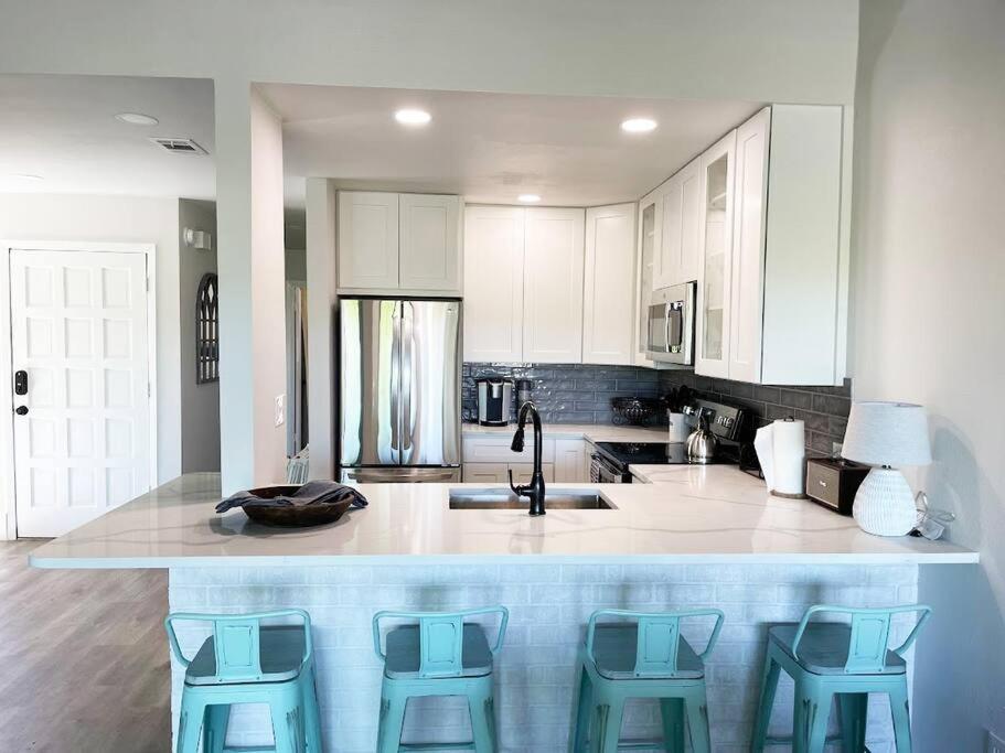 Lake Travis Oasis next to Pool, Marina, Boat ramp - Entire Place