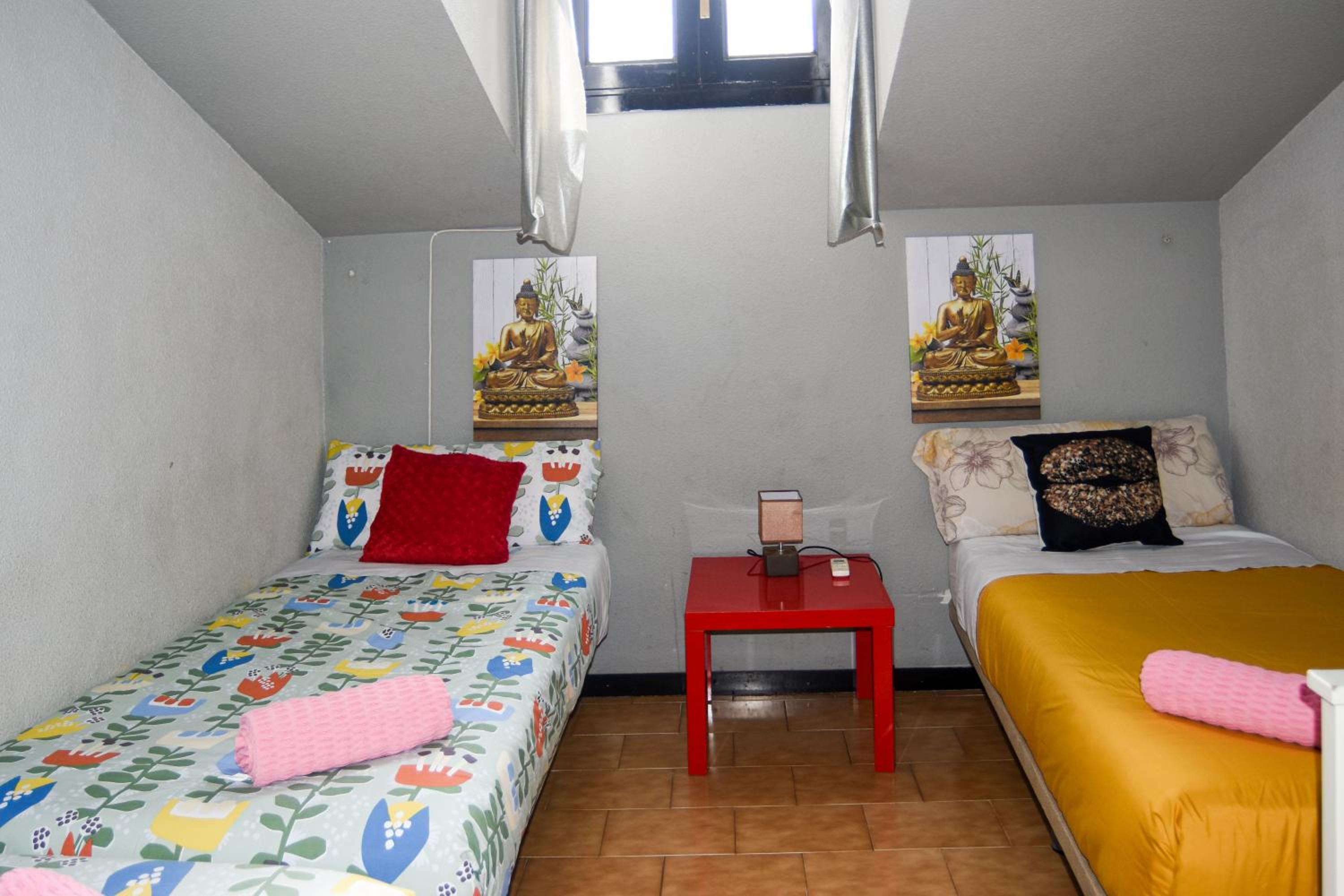Aparment Puerta de sol – Two-Bedroom Apartment photo 2