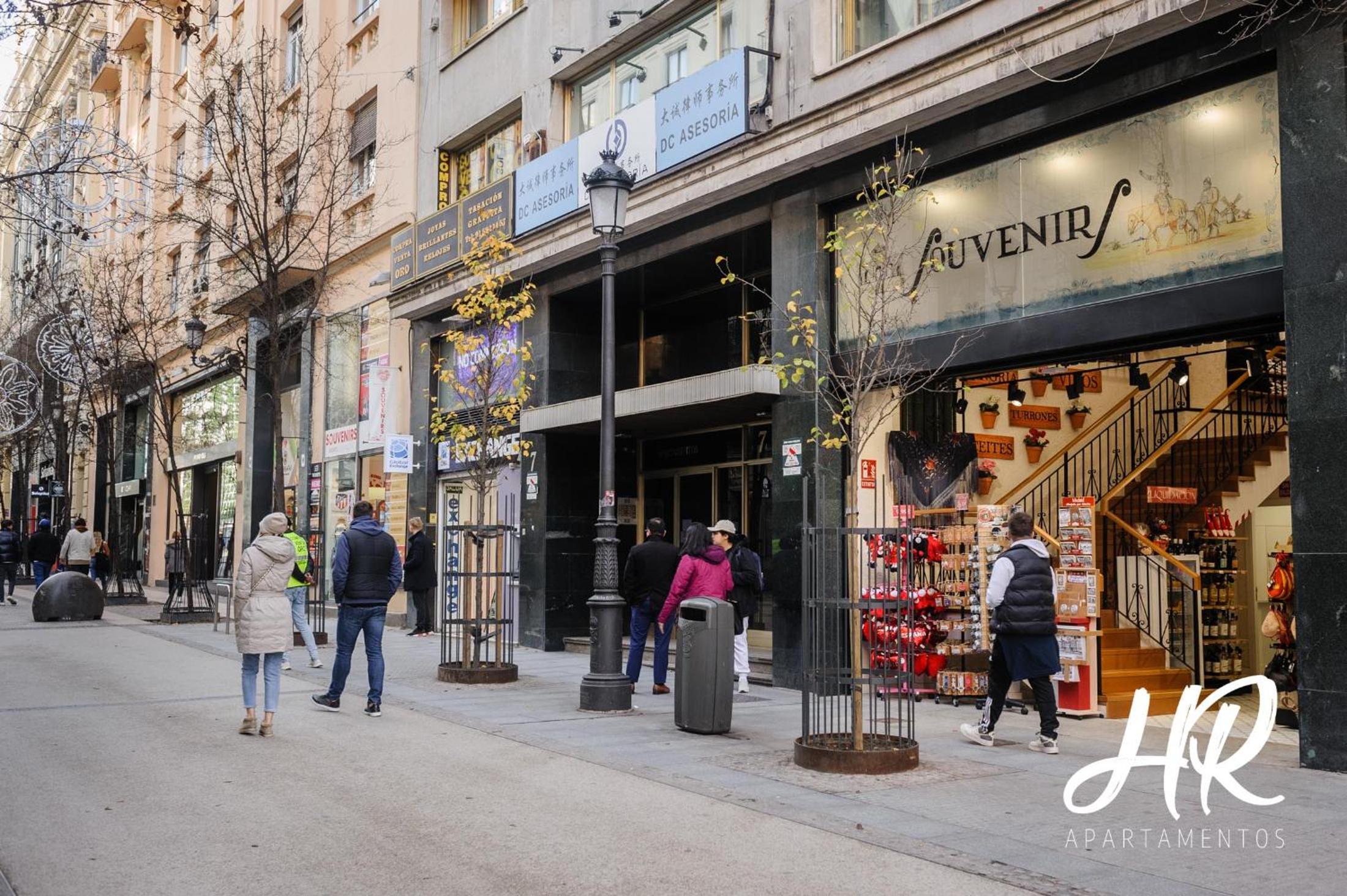 HR-Madrid-Puerta del Sol – Double Room with Private Bathroom