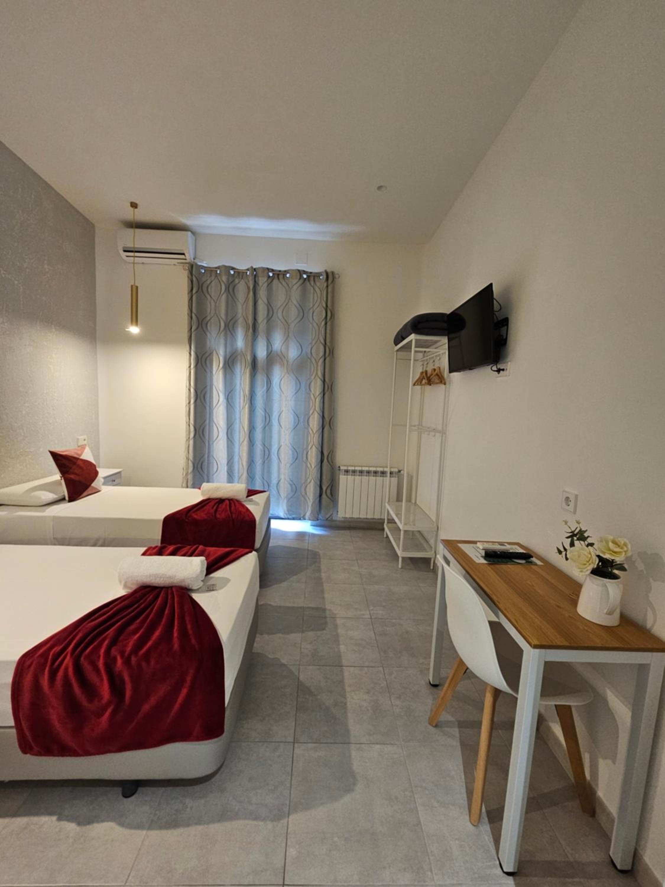 Casa Lemus – Standard Double or Twin Room with Balcony and Shared Exterior Bathroom photo 4