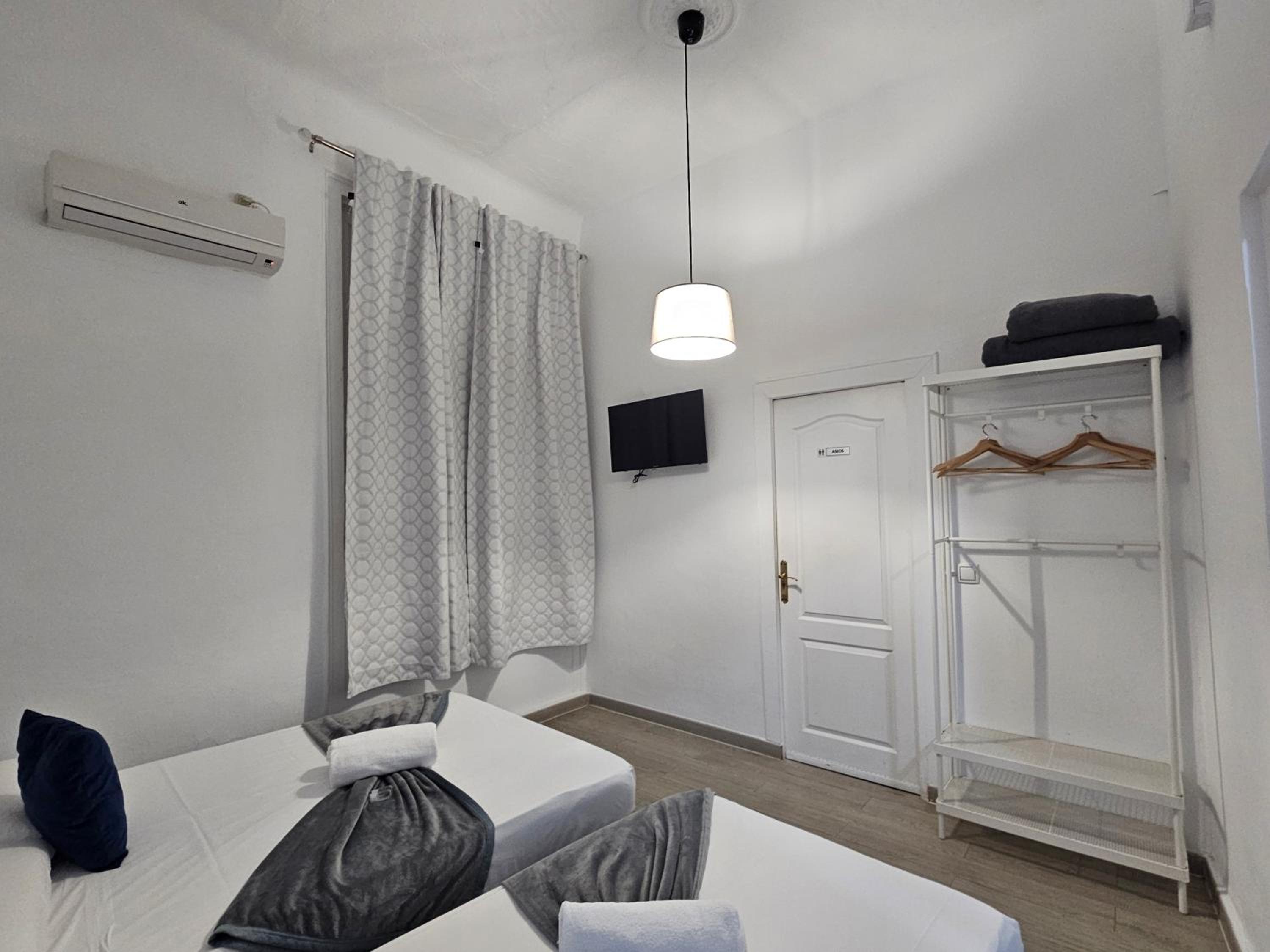 Casa Lemus – Standard Double or Twin Room with Balcony and Shared Exterior Bathroom photo 8