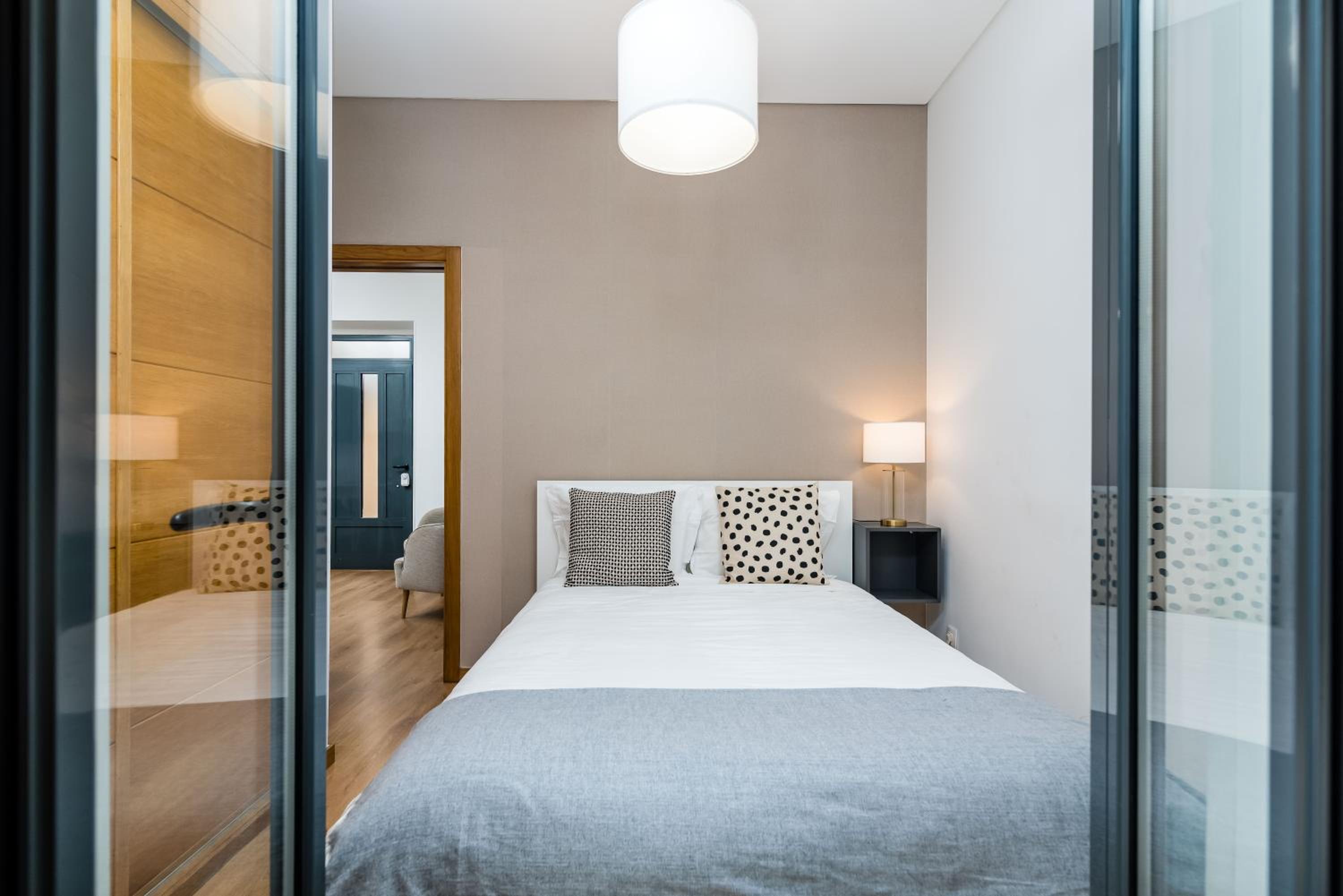 Go Native Lisbon – VIP CITY – Two-Bedroom Apartment